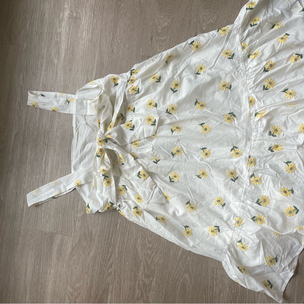NWT FOREVER 21 dress with pockets. Tie back straps and square cut neck line - Picture 6 of 9